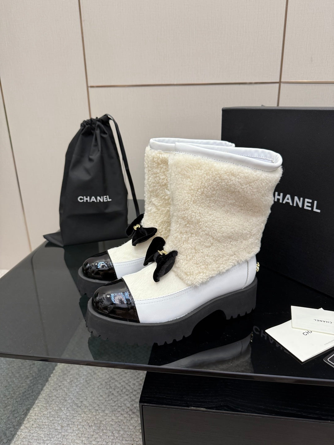 CC platform snow boots white black sheepskin and wool 532187